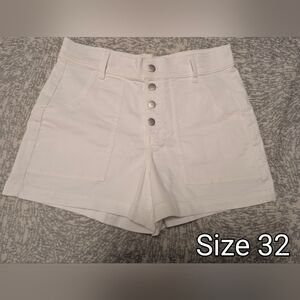 NWT - Evereve White High-Waisted Shorts